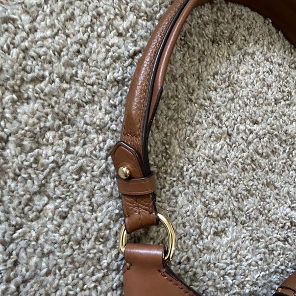 Michael Kors Lillian Medium
Shoulder - Picture 4 of 15